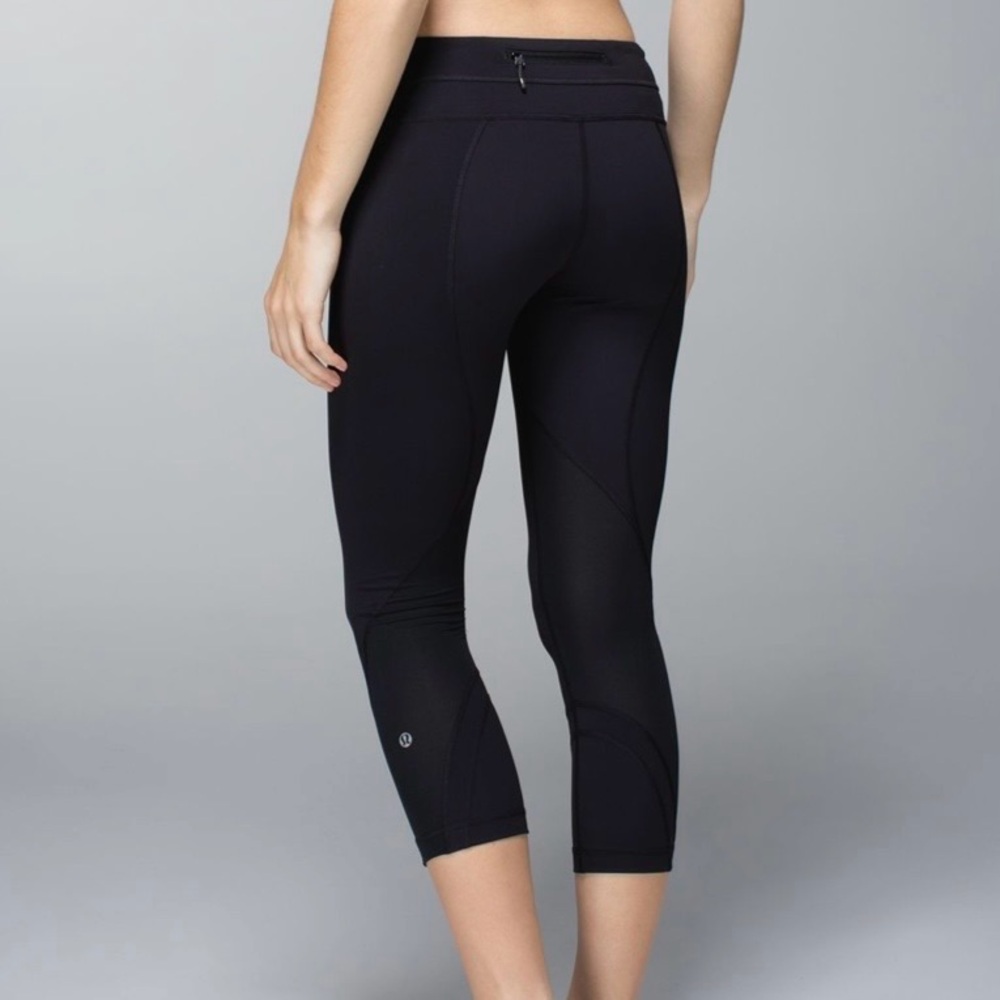 LULULEMON Black FLAWED Inspire Crop Mid‎ Rise Mesh Active Gym Run Capri Size 6
